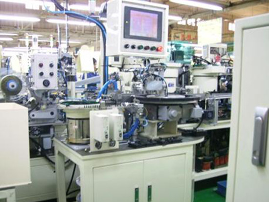 扣式電池負(fù)極鋼殼自動上料機(jī)